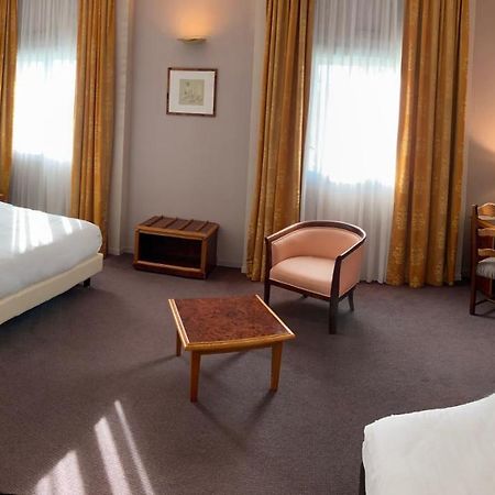 Le Manoir Hotel Orchies Екстериор снимка