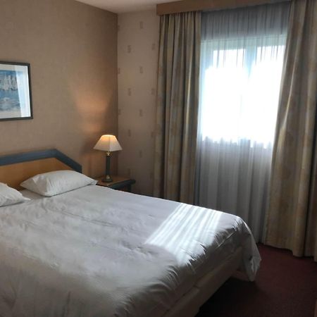 Le Manoir Hotel Orchies Екстериор снимка
