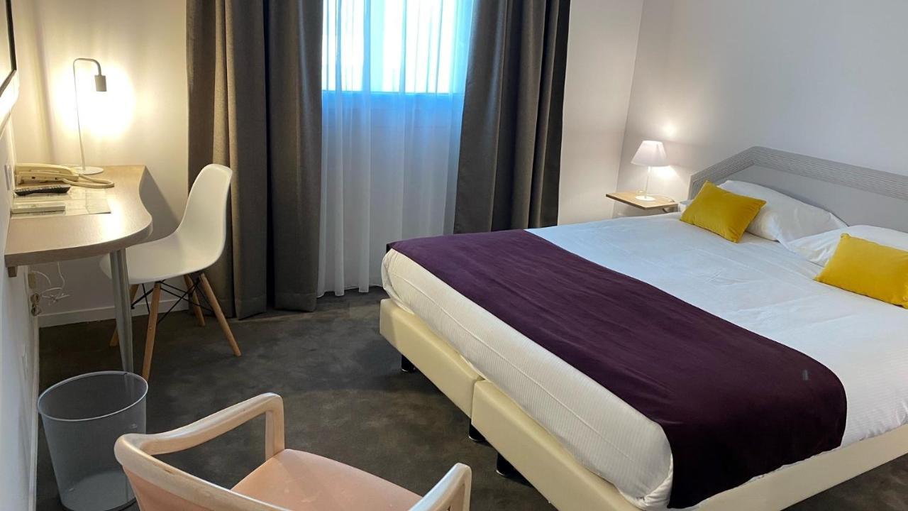 Le Manoir Hotel Orchies Екстериор снимка