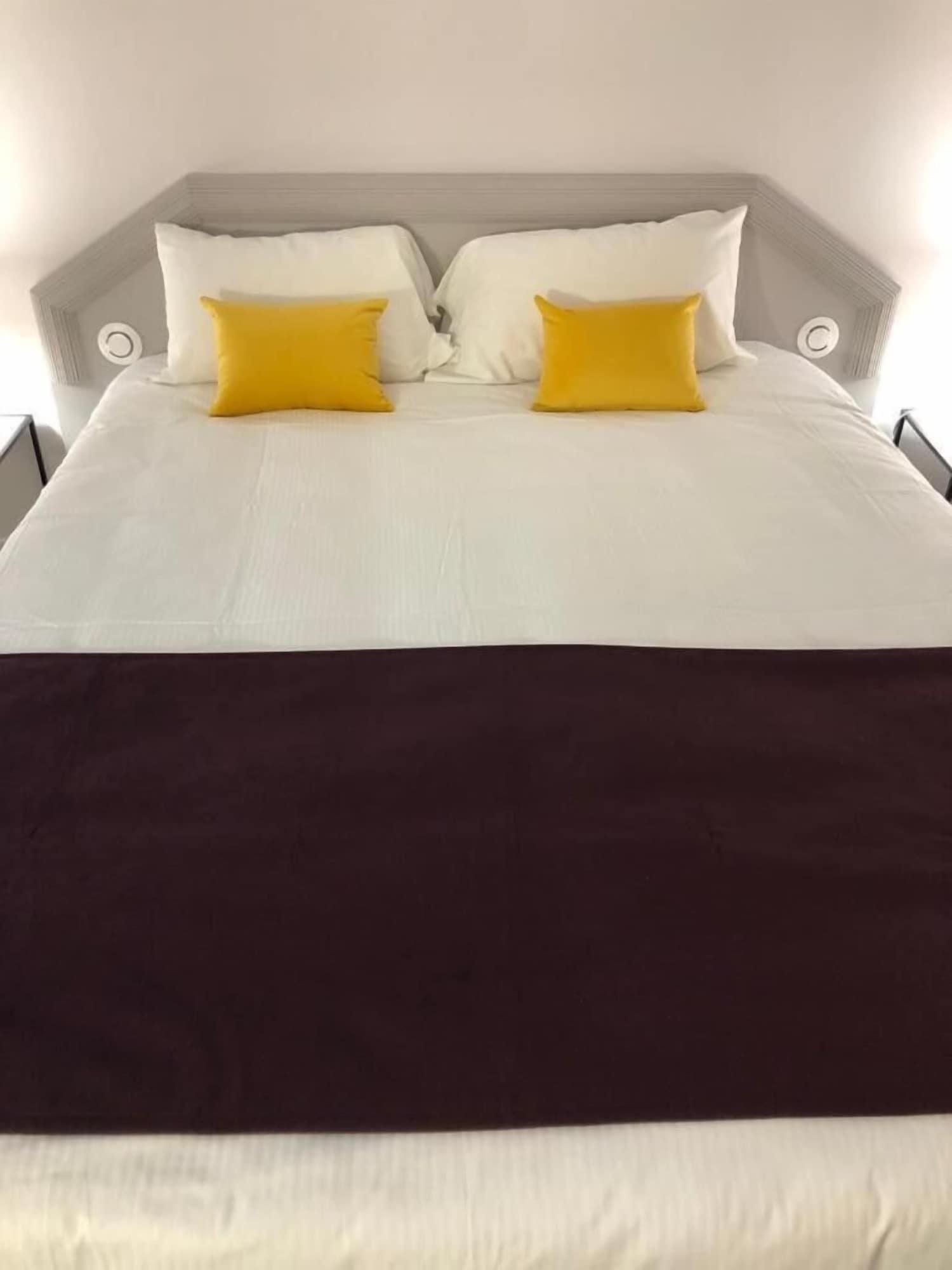 Le Manoir Hotel Orchies Екстериор снимка
