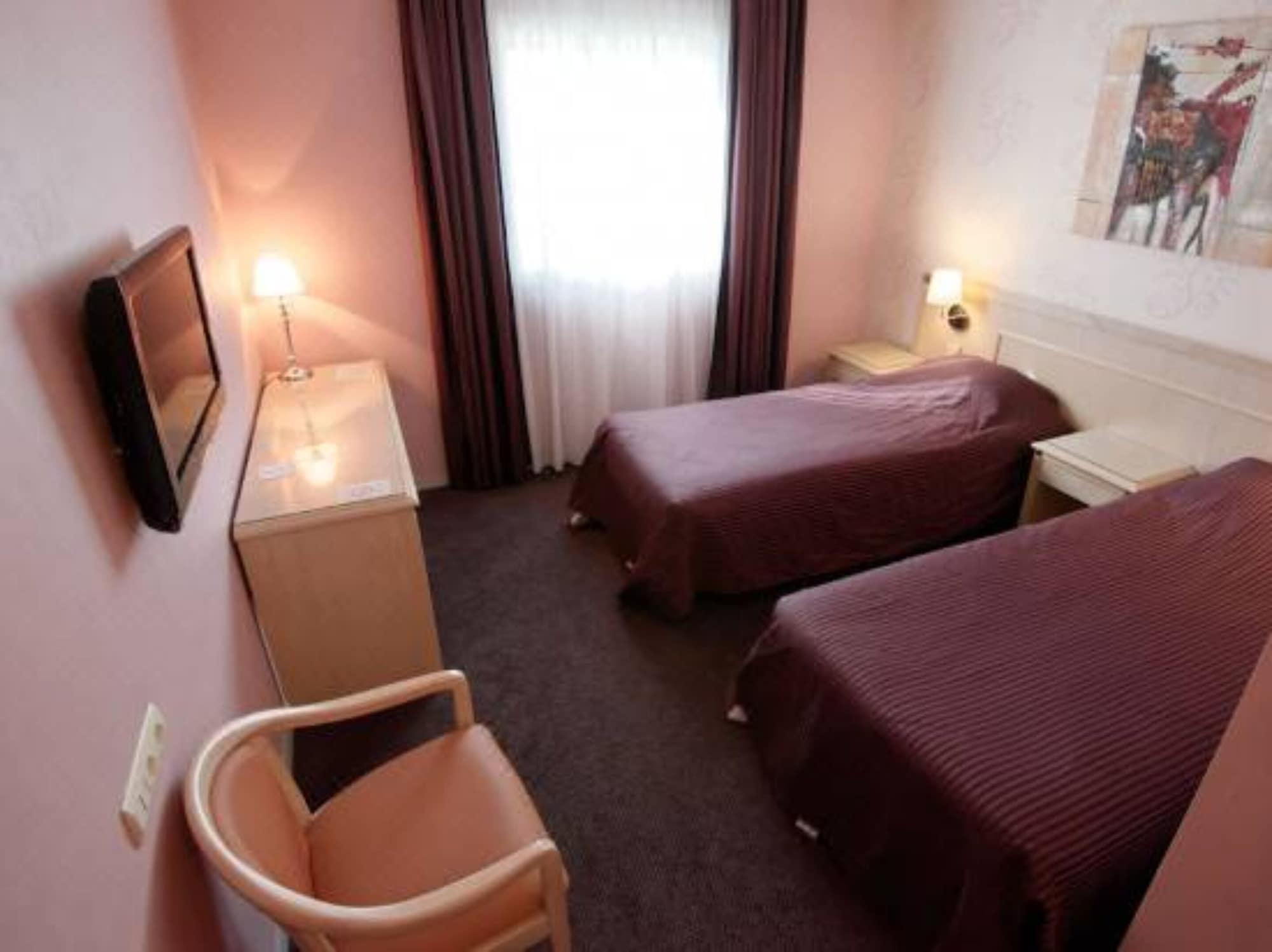 Le Manoir Hotel Orchies Екстериор снимка