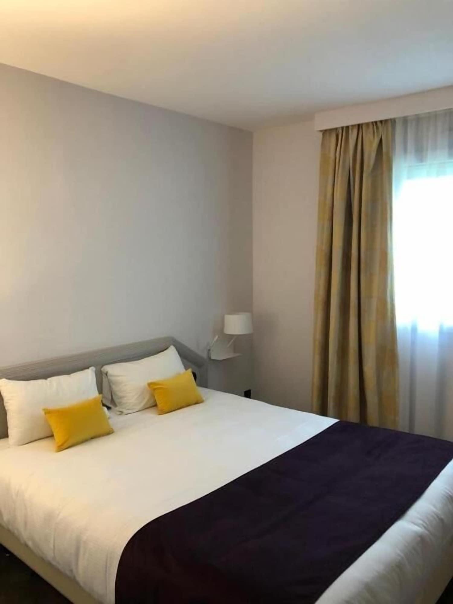 Le Manoir Hotel Orchies Екстериор снимка