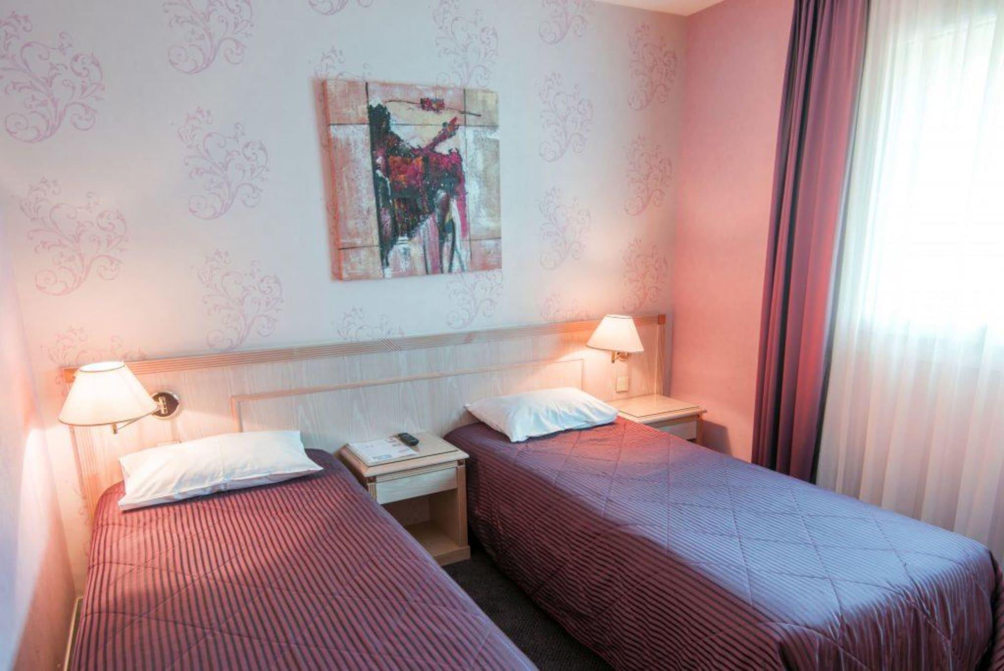 Le Manoir Hotel Orchies Екстериор снимка