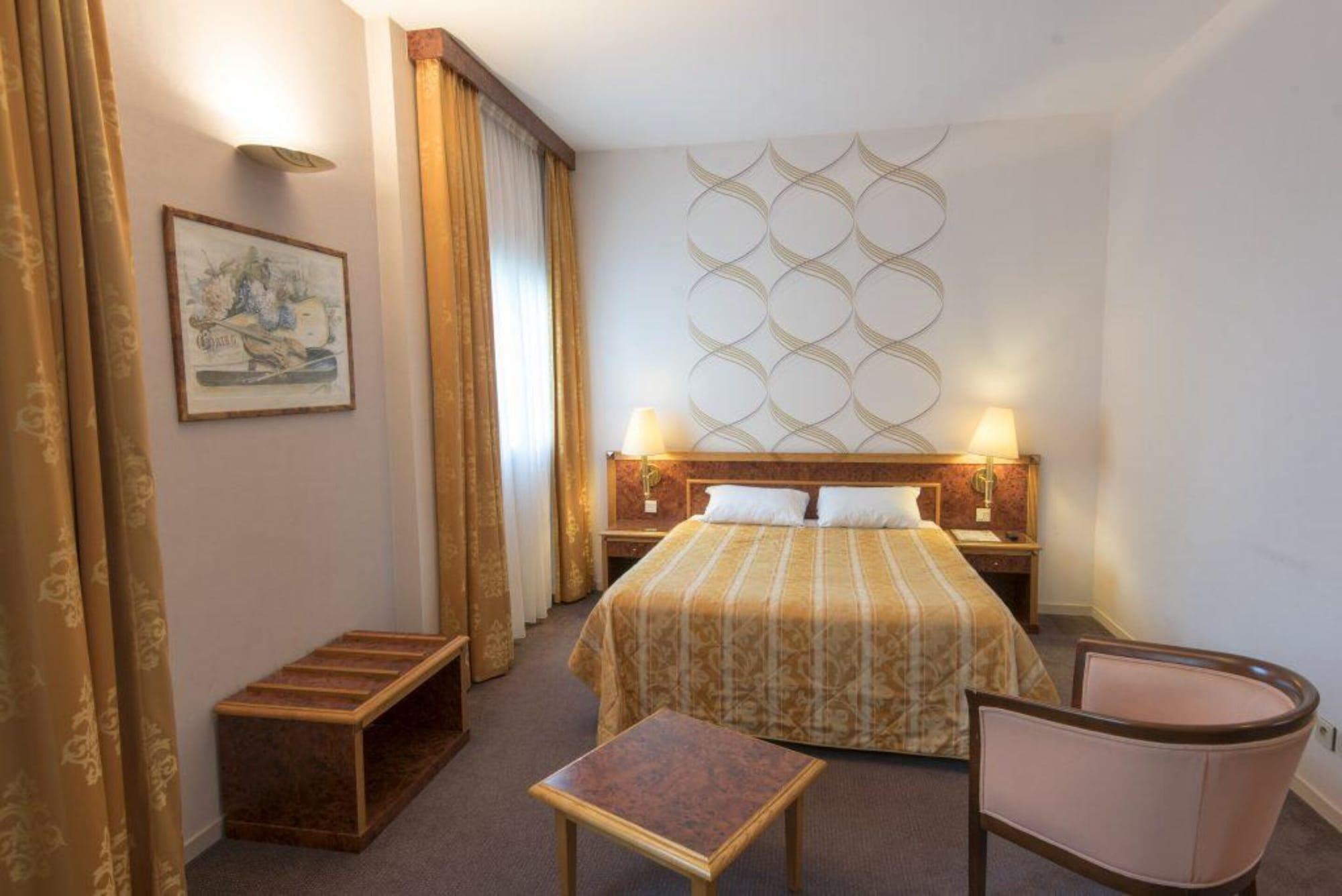 Le Manoir Hotel Orchies Екстериор снимка