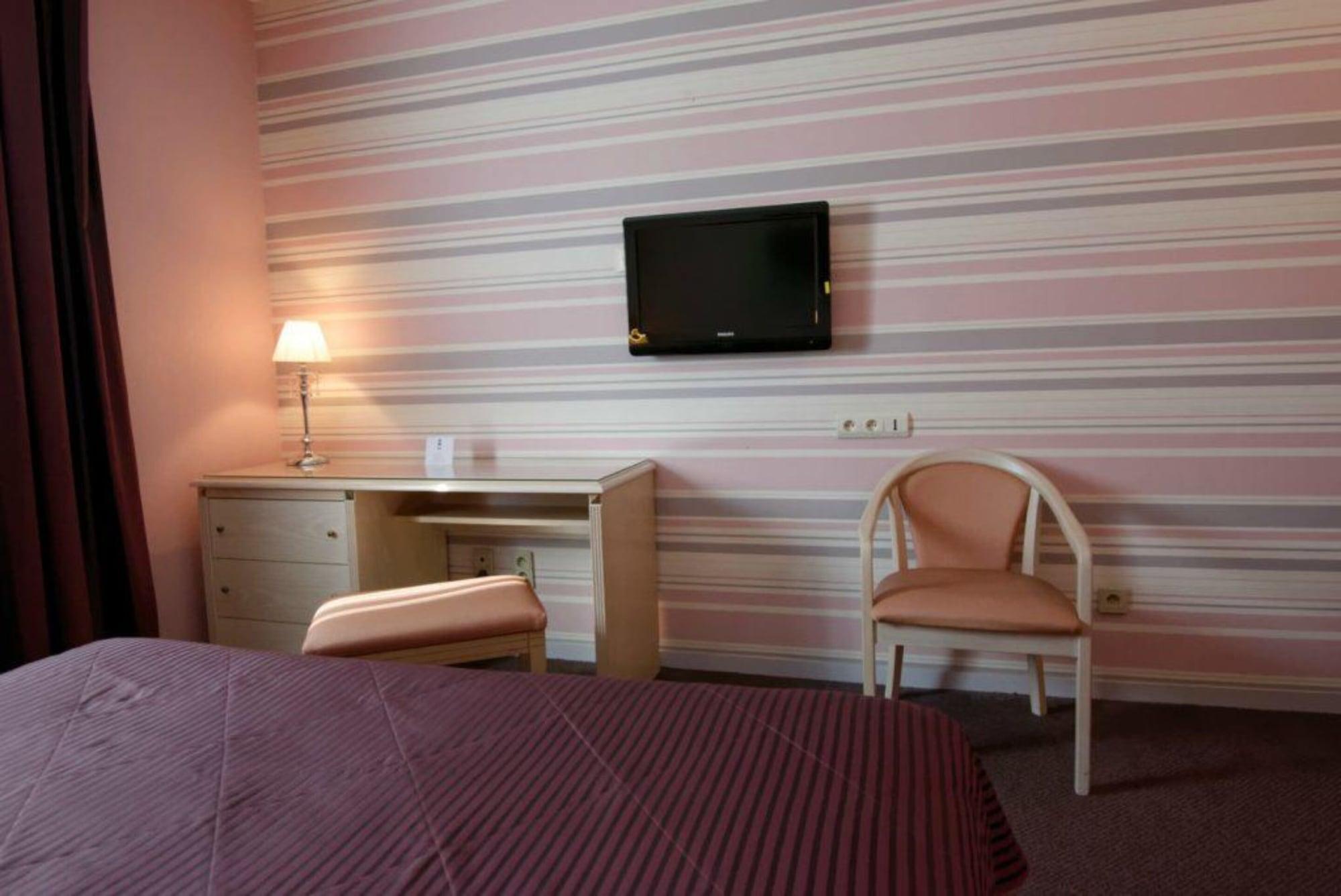 Le Manoir Hotel Orchies Екстериор снимка