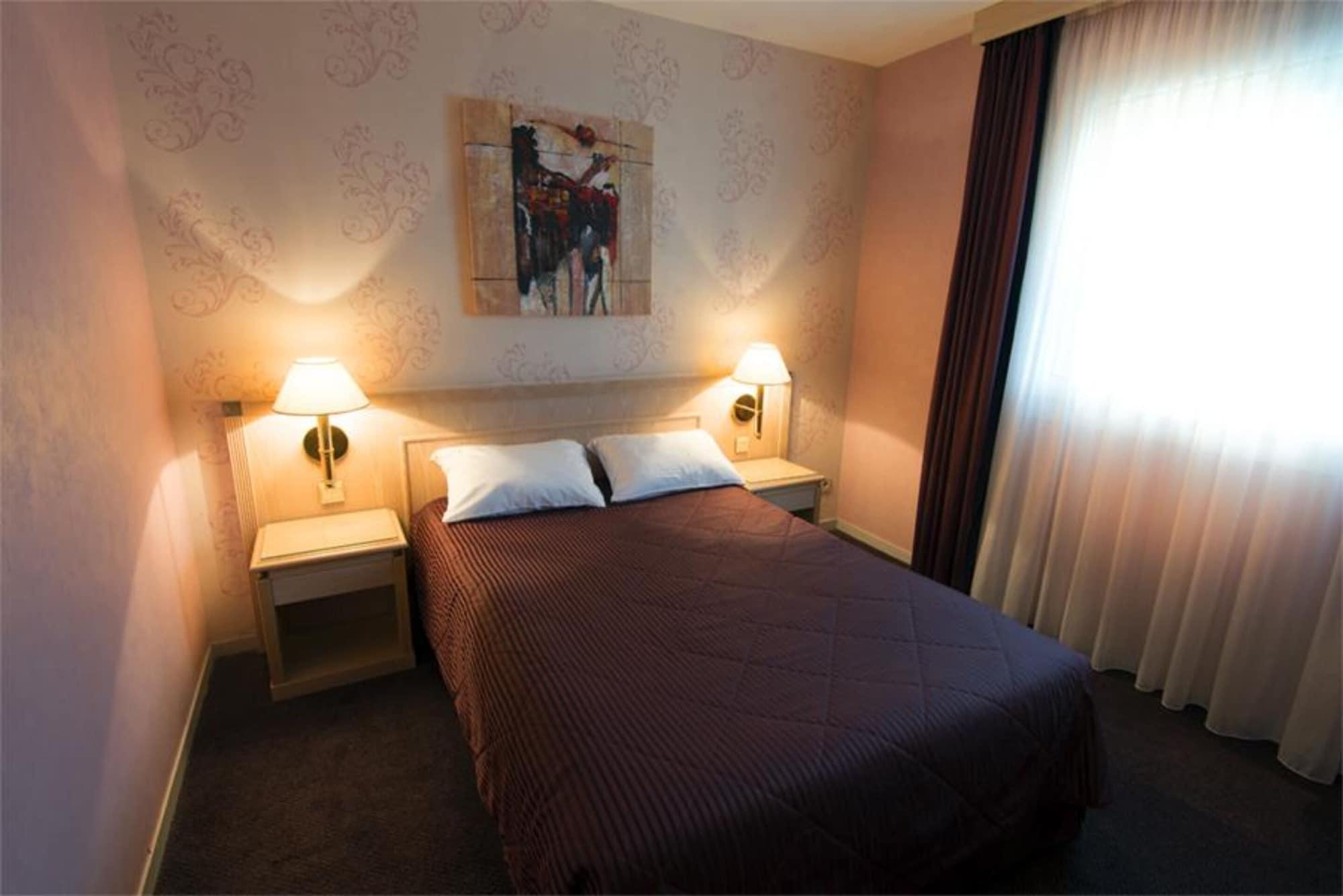 Le Manoir Hotel Orchies Екстериор снимка