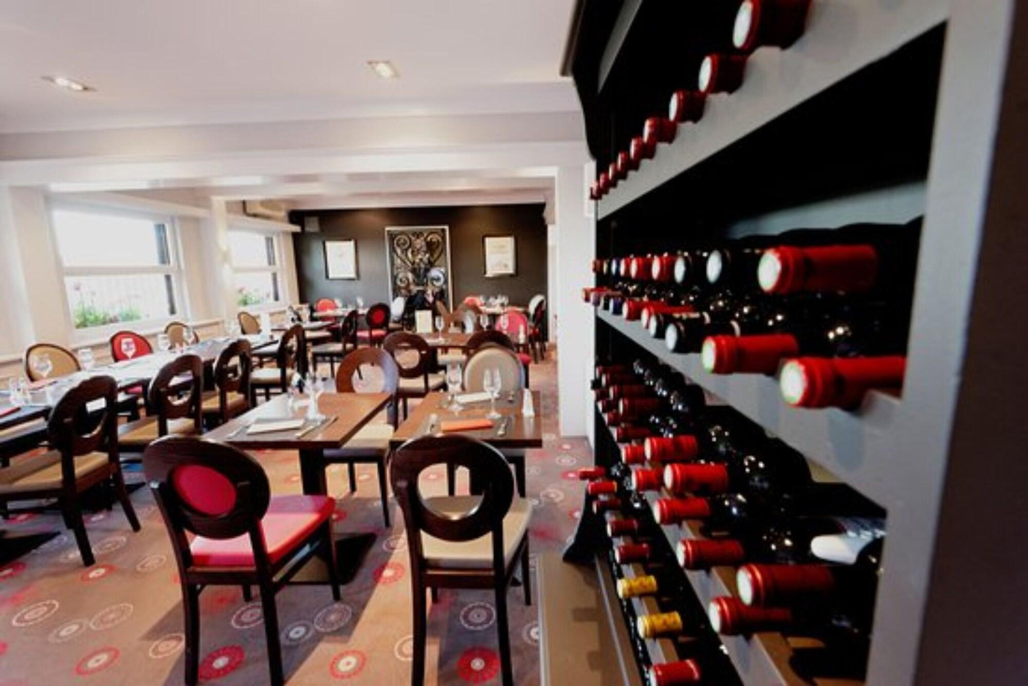 Le Manoir Hotel Orchies Екстериор снимка