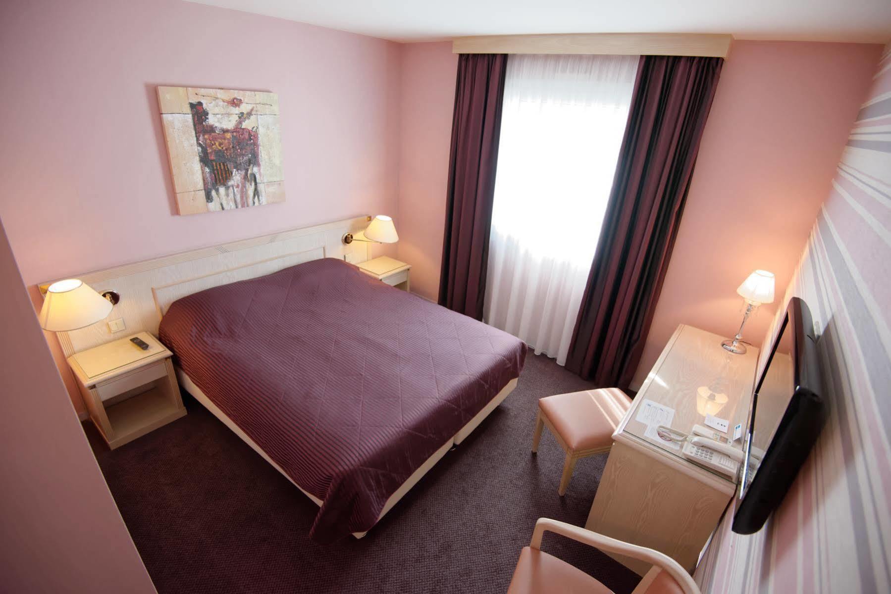 Le Manoir Hotel Orchies Екстериор снимка